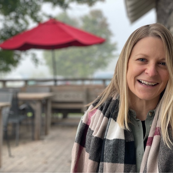 Meet your Posher, Leanne - Picture 2 of 2